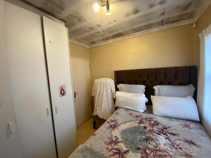 2 Bedroom Property for Sale in Goodwood Estate Western Cape